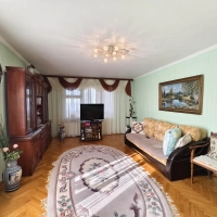 2-к. квартира, 81,8 м², 2/5 эт.